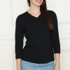 ⁦חולצת לייקרה צווארון V⁩ – תמונה ⁦2⁩