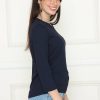 ⁦חולצת לייקרה צווארון V⁩ – תמונה ⁦11⁩