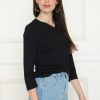 ⁦חולצת לייקרה צווארון V⁩ – תמונה ⁦3⁩