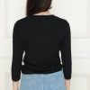 ⁦חולצת לייקרה צווארון V⁩ – תמונה ⁦4⁩