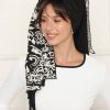 ⁦מטפחת לונג שילוב שחור דפוס⁩ – תמונה ⁦4⁩