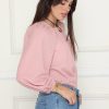 ⁦חולצה צווארון מרובע גומי רחב טקסטורה⁩ – תמונה ⁦3⁩