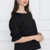 ⁦חולצה ברוקד שחור לבן⁩ – תמונה ⁦3⁩
