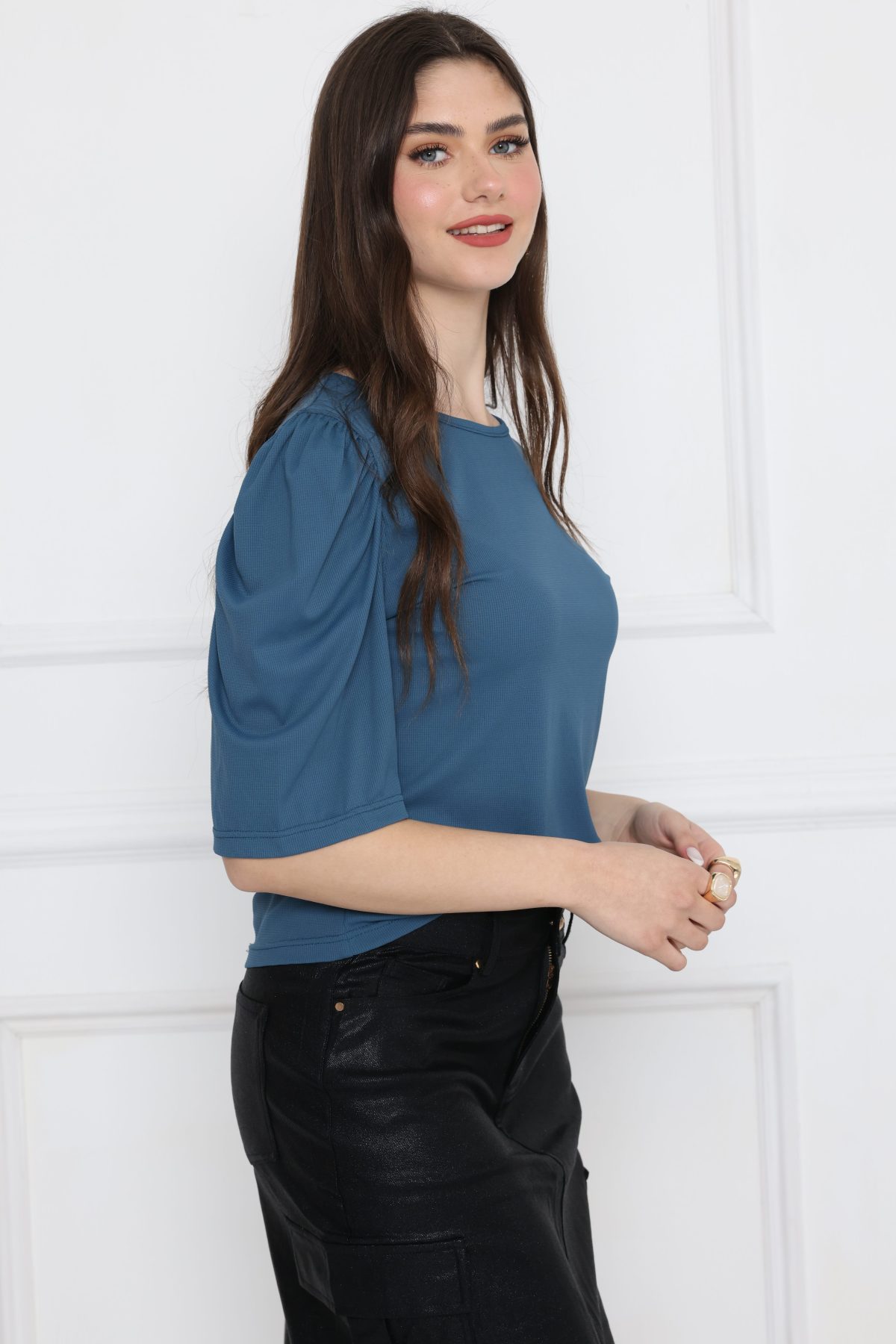 ⁦חולצה צווארון עגול⁩ – תמונה ⁦2⁩