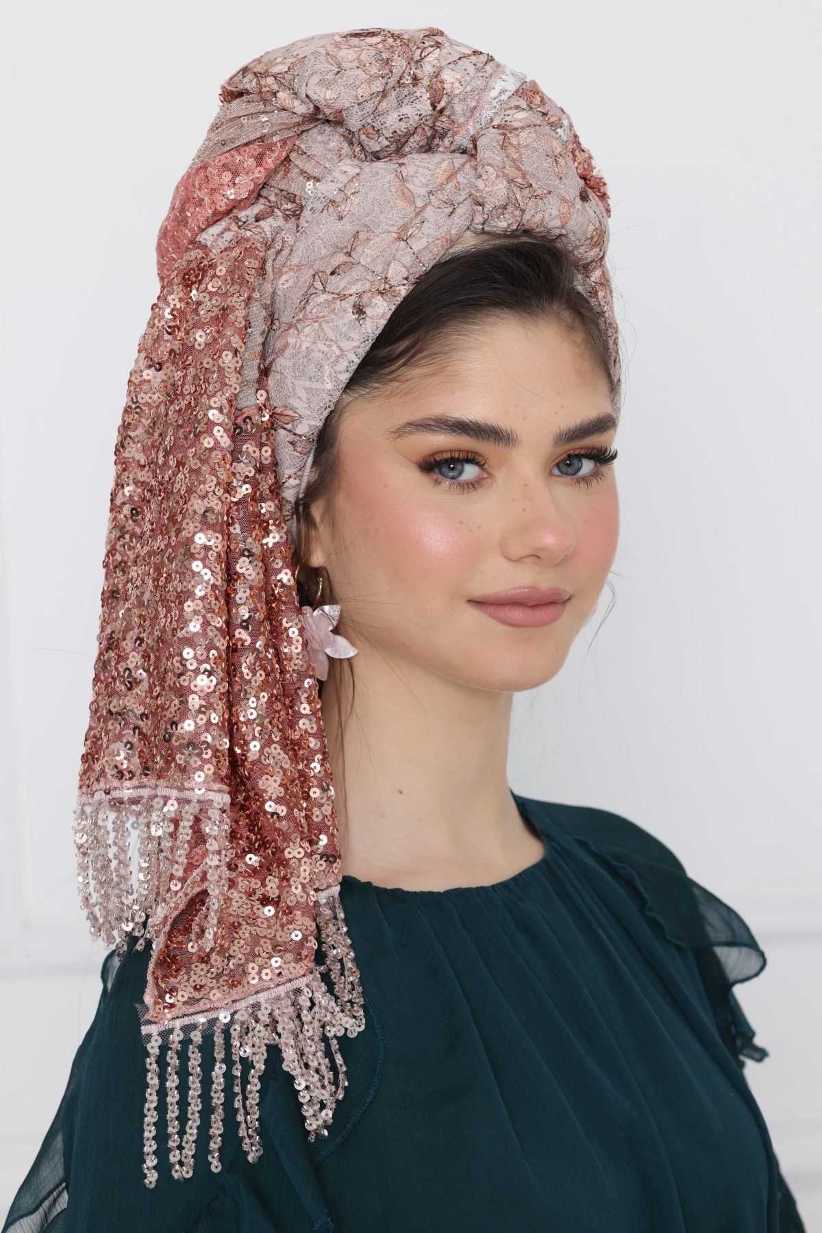 ⁦מטפחת לונג משולבת רשת פייטים סגלגל⁩ – תמונה ⁦2⁩