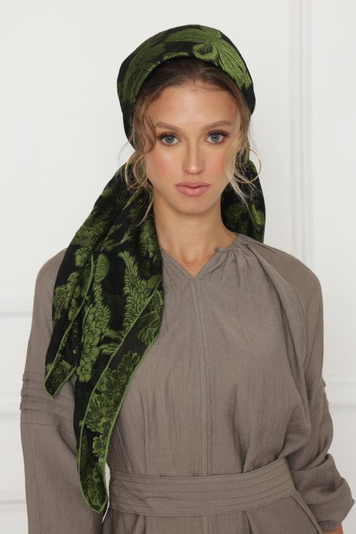 בנדנה מרובעת עם פרנזים ירוקים