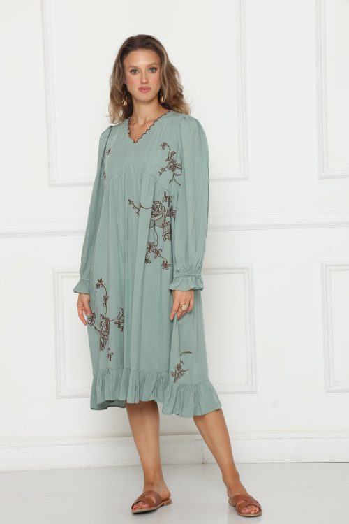 שמלת צווארון V רקומה