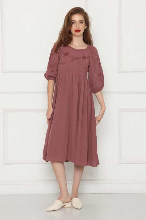 שמלת ציפקה בגב רקומה