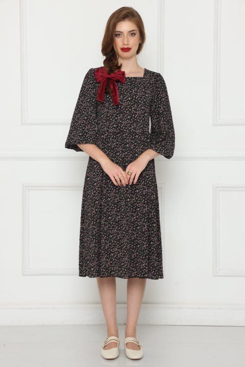 שמלה שרוכים בגב מודפס מקומט