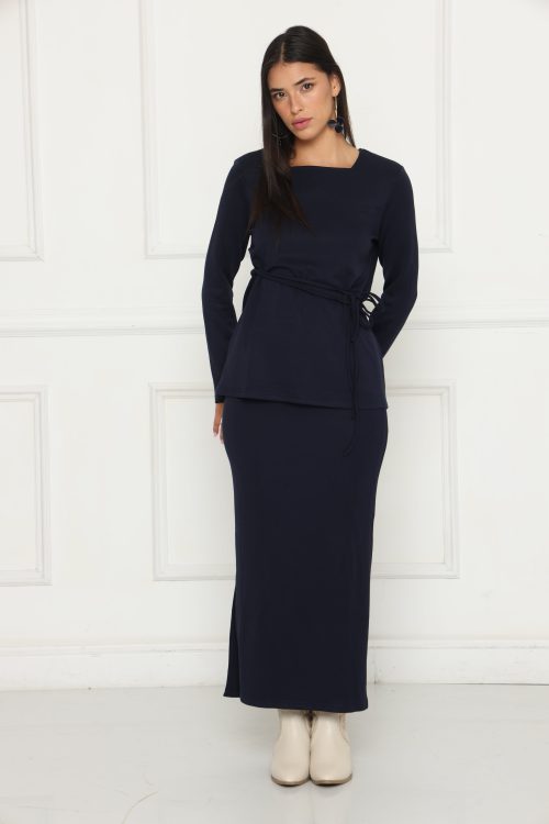 חליפה חצאית חולצת קשירה