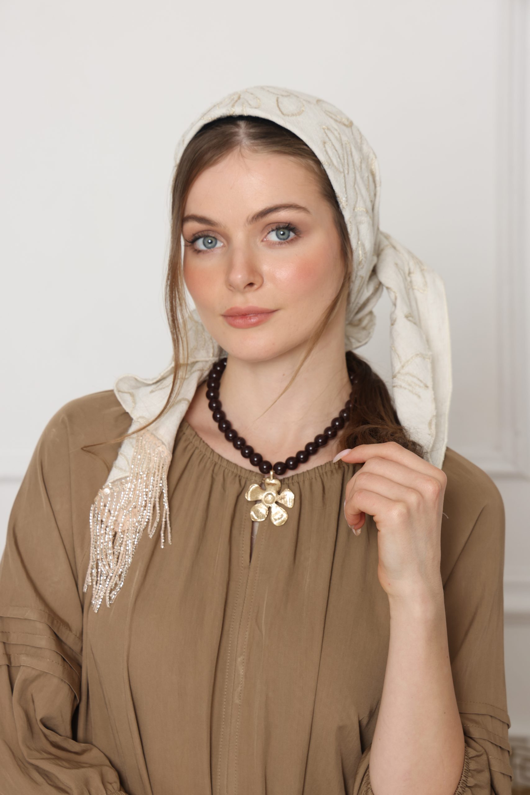 משולש רקום זהב שמנת