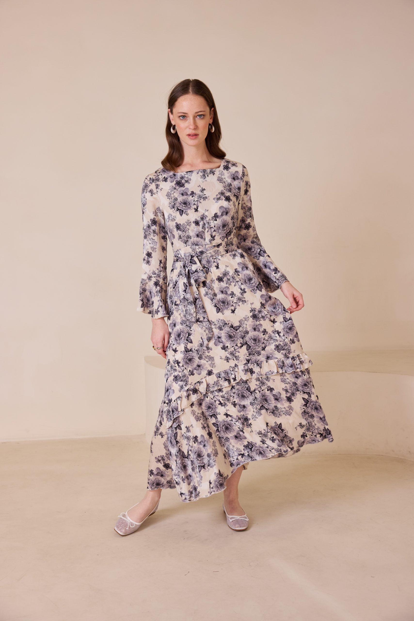 שמלה שרוול פעמון