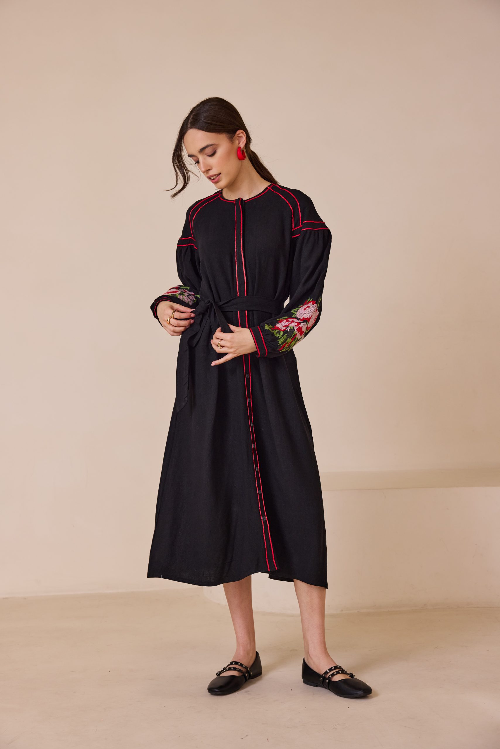 שמלה גלביה ריקמה צבעונית