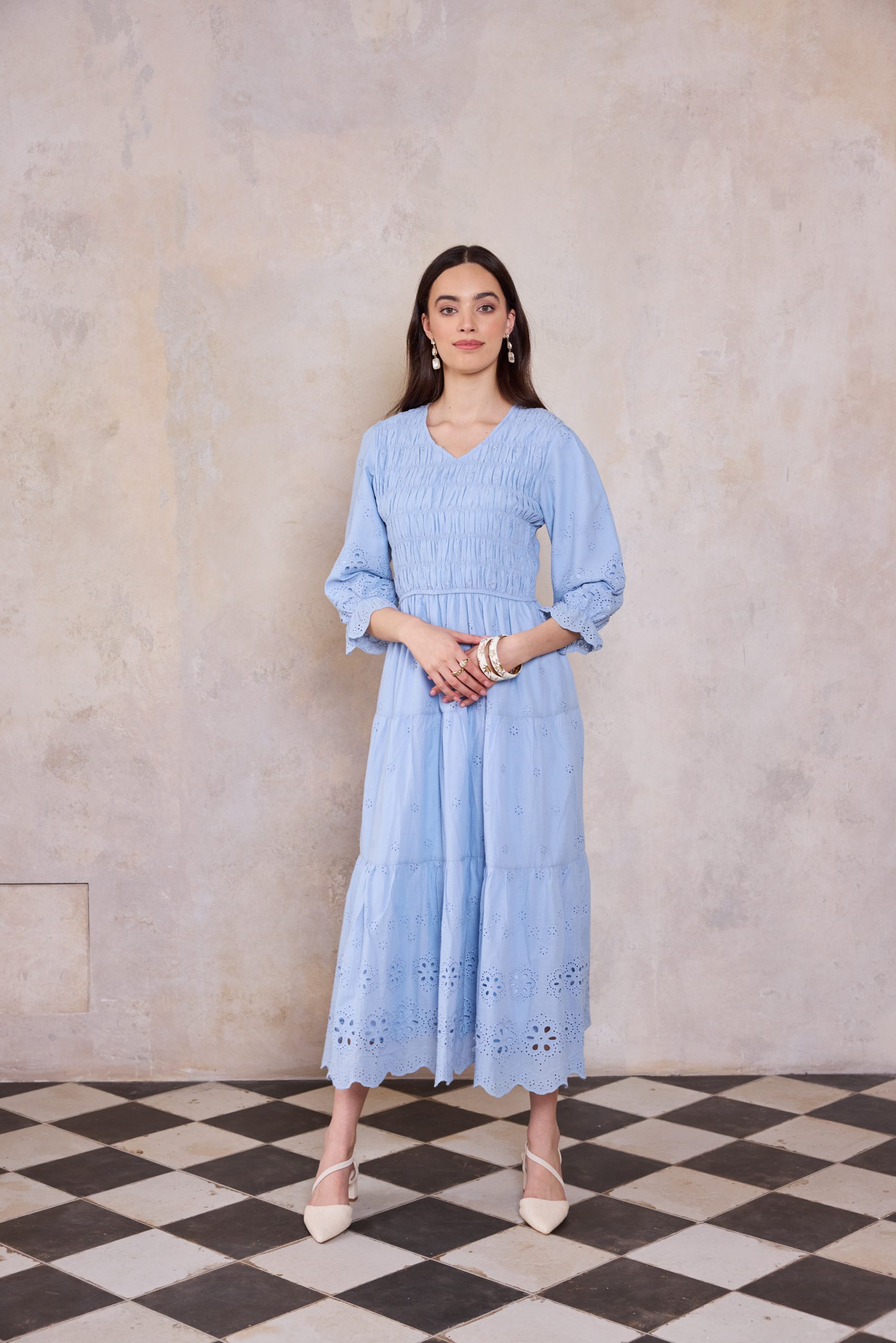 שמלה כותנה רקומה צווארון V ציפקה