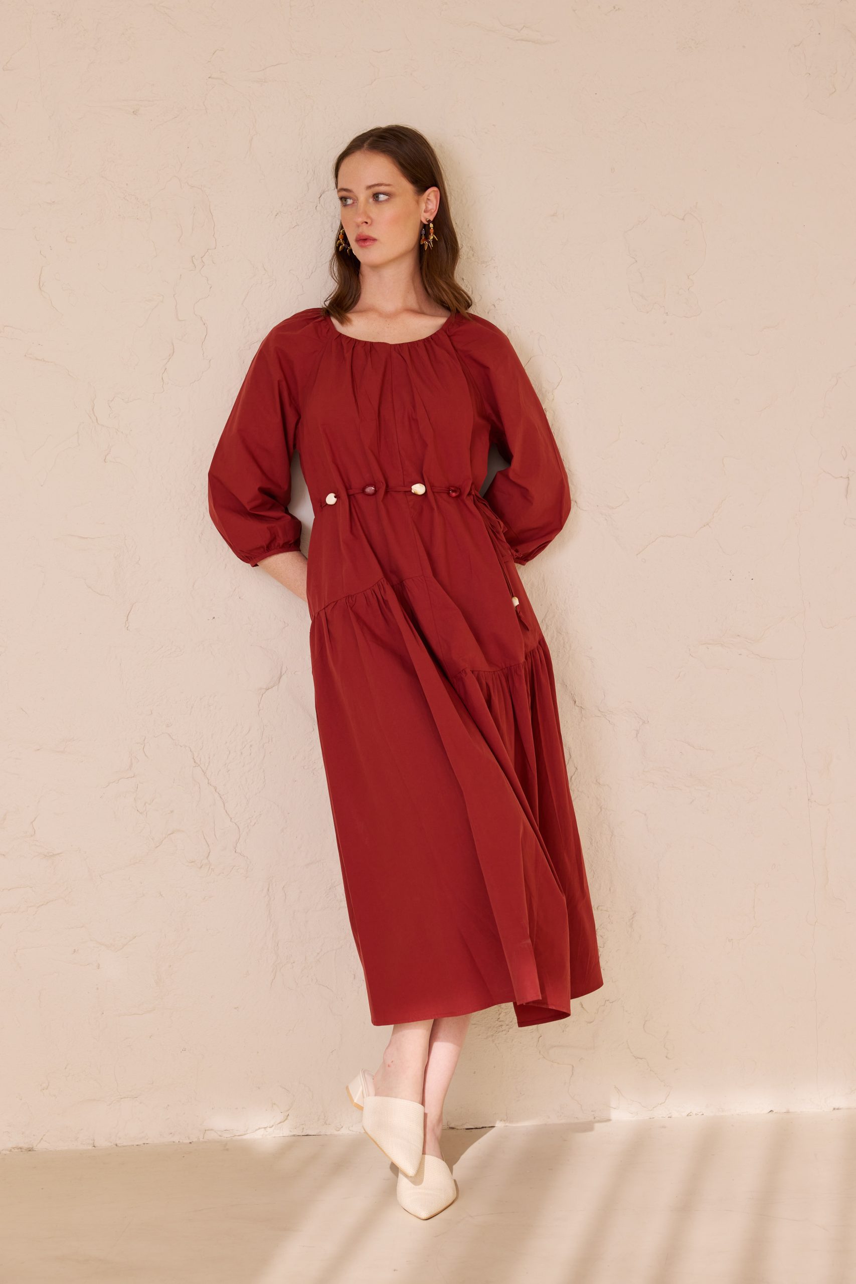 שמלה לוז חגורת אבנים