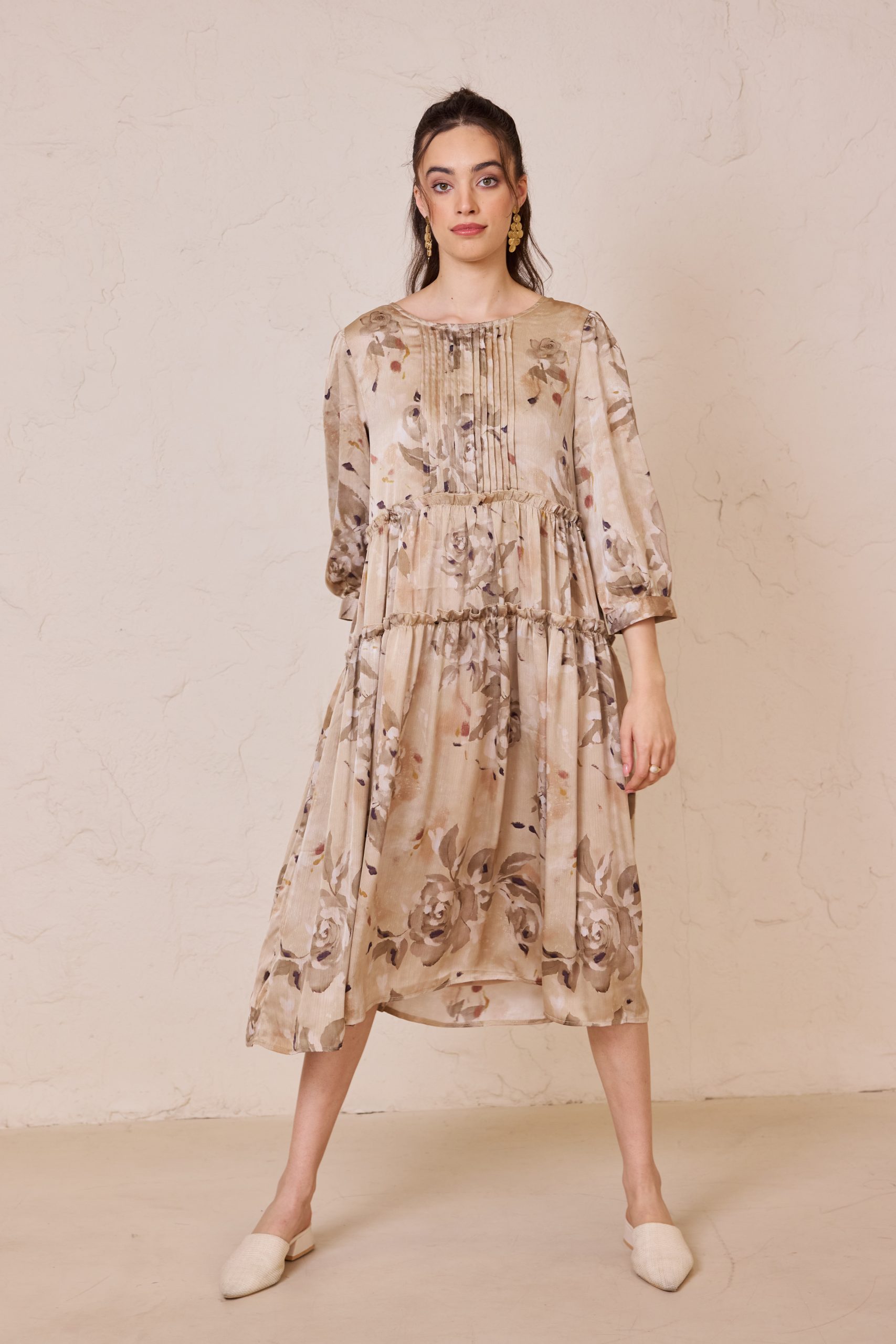 שמלה קומות כפלים בחזה