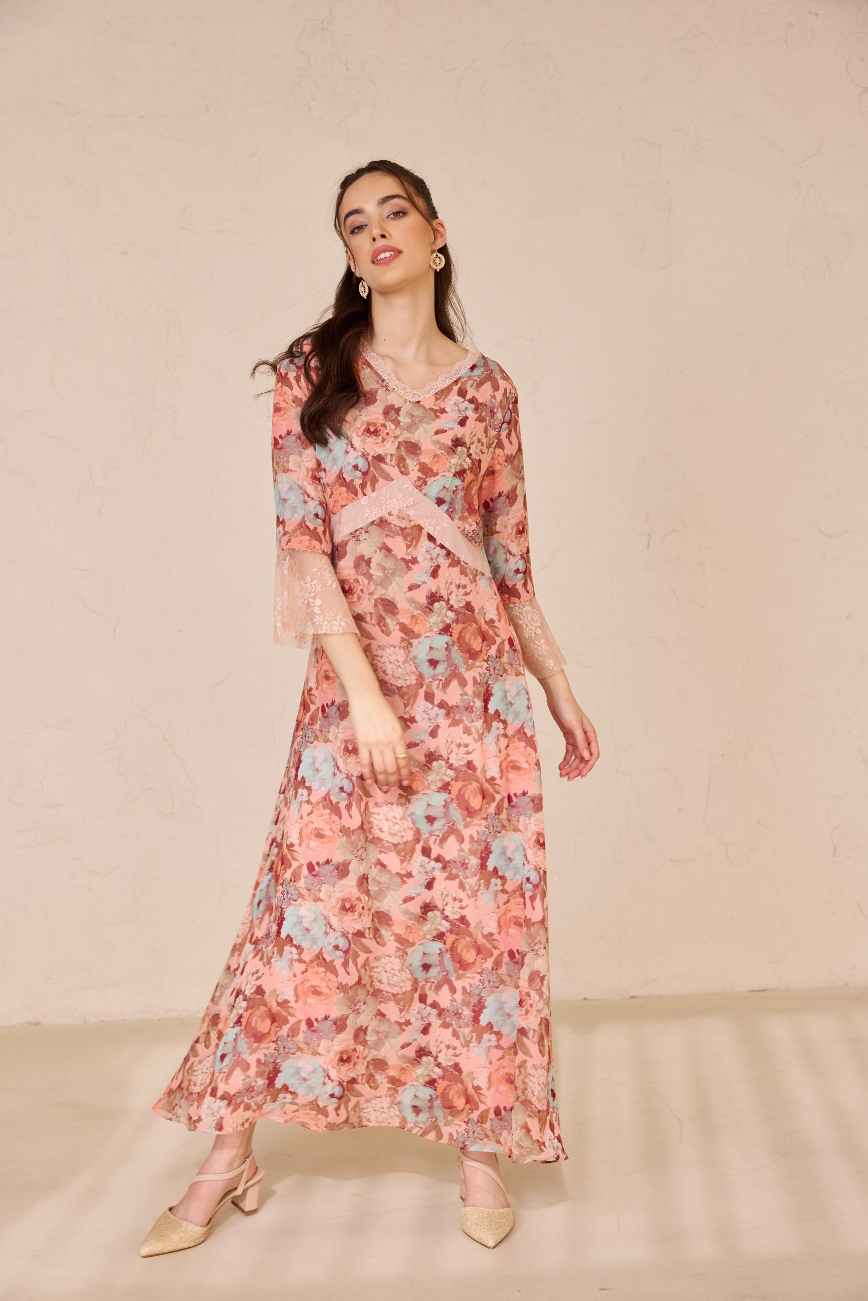 שמלה שרוולים למשולש תחרה