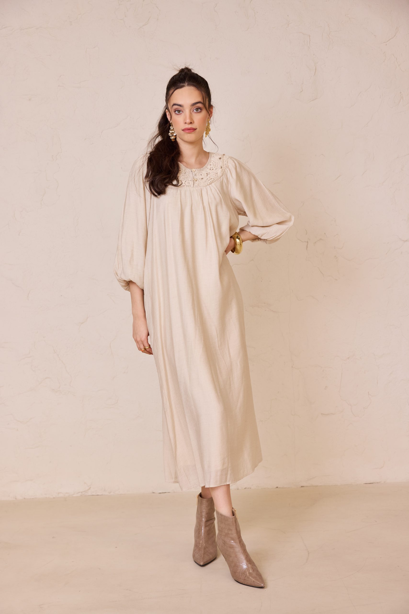 שמלה גלביה רקמה + חגורה