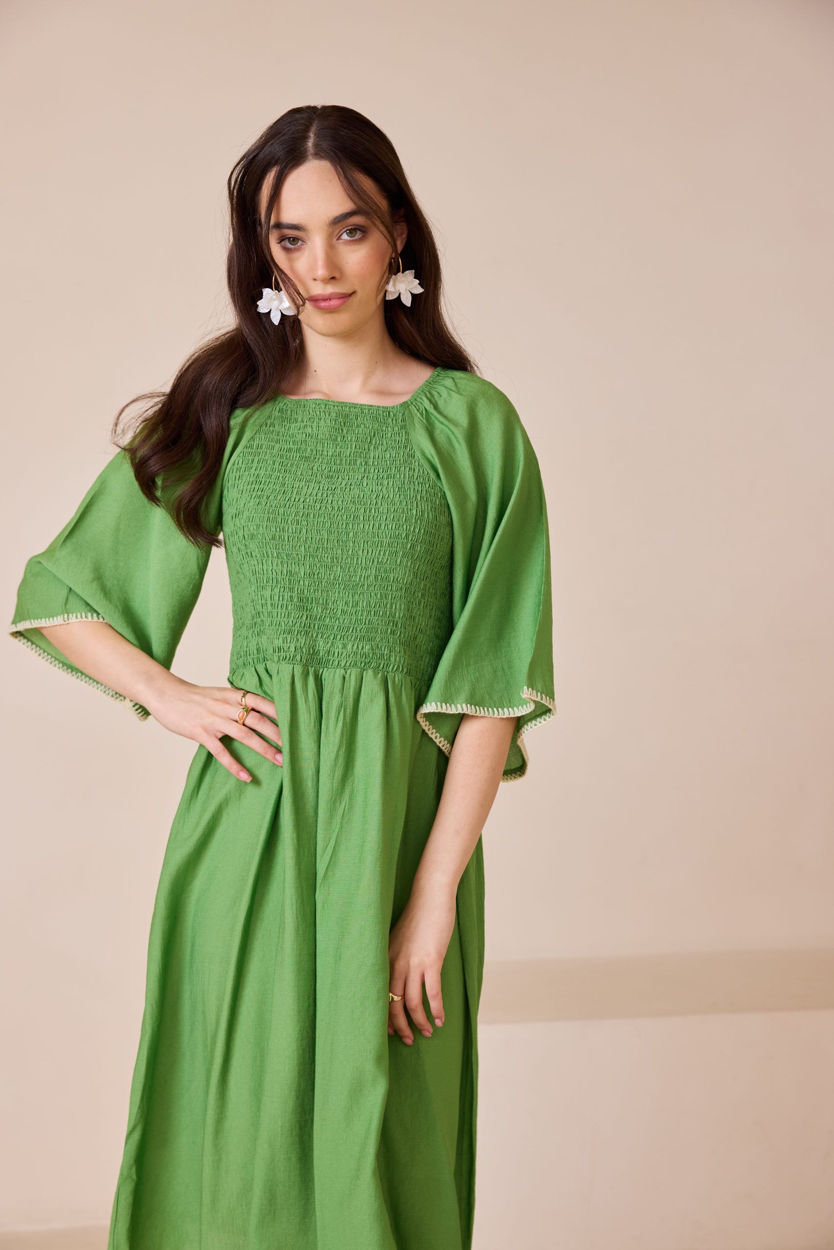 שמלה לוז פס ריקמה מידי