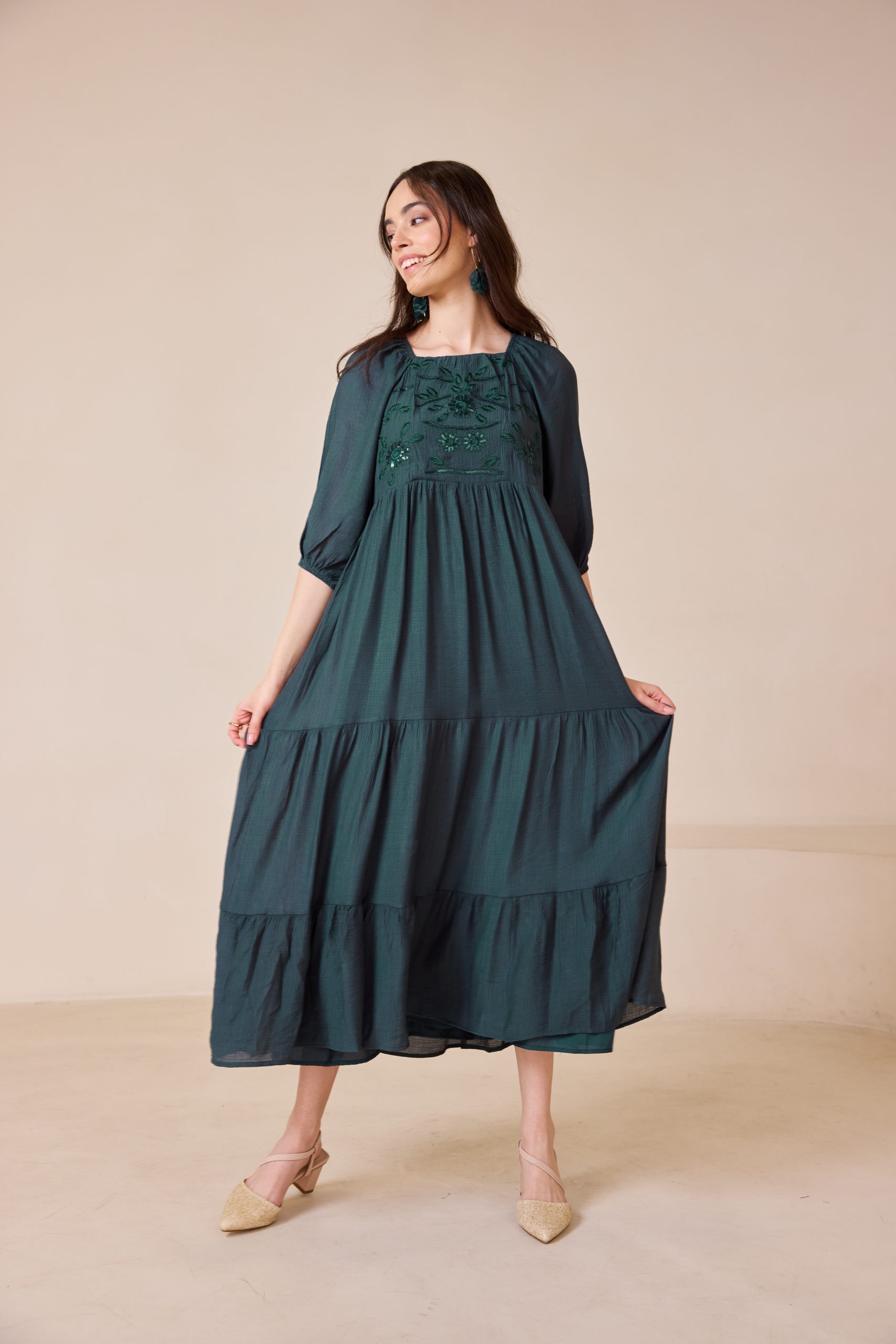 שמלה קומות ריקמה פייטים